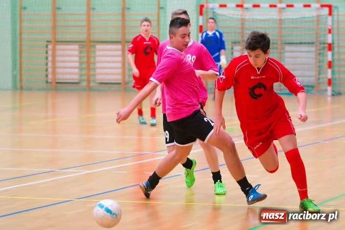 Zdjęcie w galerii na portalu naszraciborz.pl: Poniedziałkowe emocje w HLPN. Zwycięstwa IC Team i Wychylylybymy wiadomości z regionu