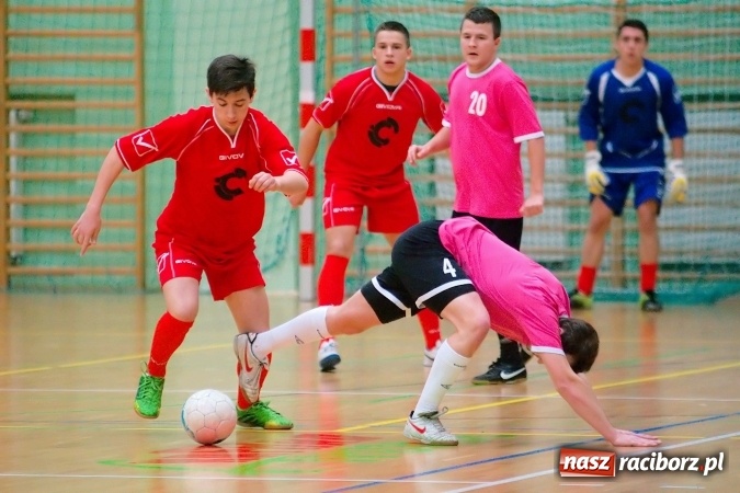 Zdjęcie w galerii na portalu naszraciborz.pl: Poniedziałkowe emocje w HLPN. Zwycięstwa IC Team i Wychylylybymy wiadomości z regionu