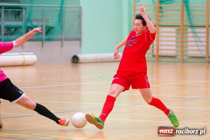 Zdjęcie w galerii na portalu naszraciborz.pl: Poniedziałkowe emocje w HLPN. Zwycięstwa IC Team i Wychylylybymy wiadomości z regionu