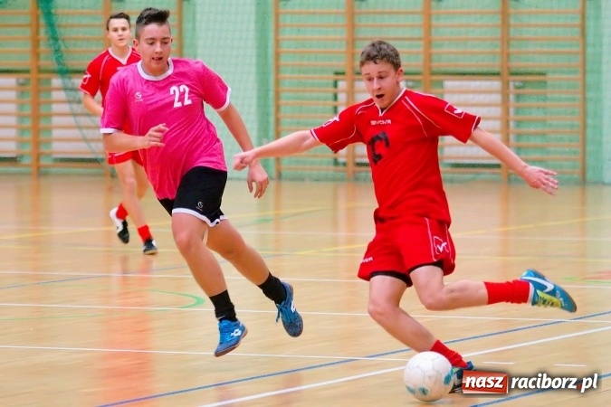 Zdjęcie w galerii na portalu naszraciborz.pl: Poniedziałkowe emocje w HLPN. Zwycięstwa IC Team i Wychylylybymy wiadomości z regionu