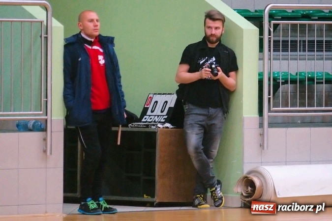 Zdjęcie w galerii na portalu naszraciborz.pl: Poniedziałkowe emocje w HLPN. Zwycięstwa IC Team i Wychylylybymy wiadomości z regionu