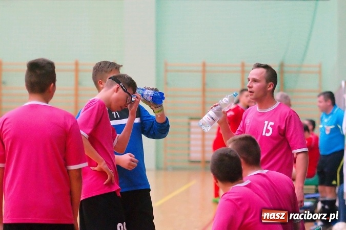 Zdjęcie w galerii na portalu naszraciborz.pl: Poniedziałkowe emocje w HLPN. Zwycięstwa IC Team i Wychylylybymy wiadomości z regionu