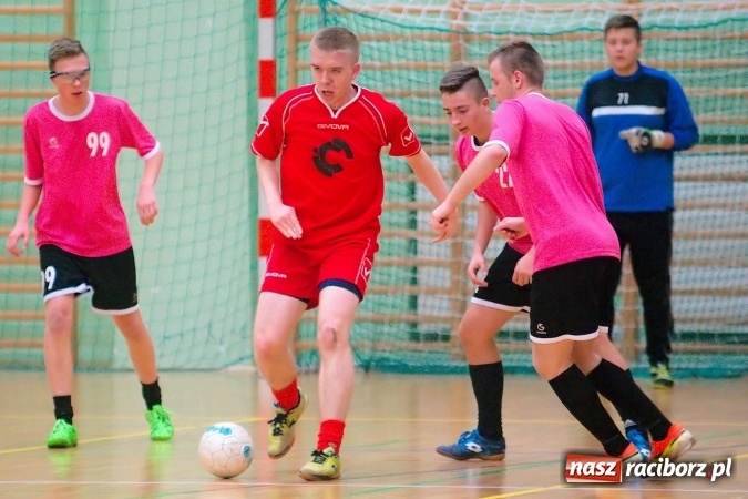 Zdjęcie w galerii na portalu naszraciborz.pl: Poniedziałkowe emocje w HLPN. Zwycięstwa IC Team i Wychylylybymy wiadomości z regionu