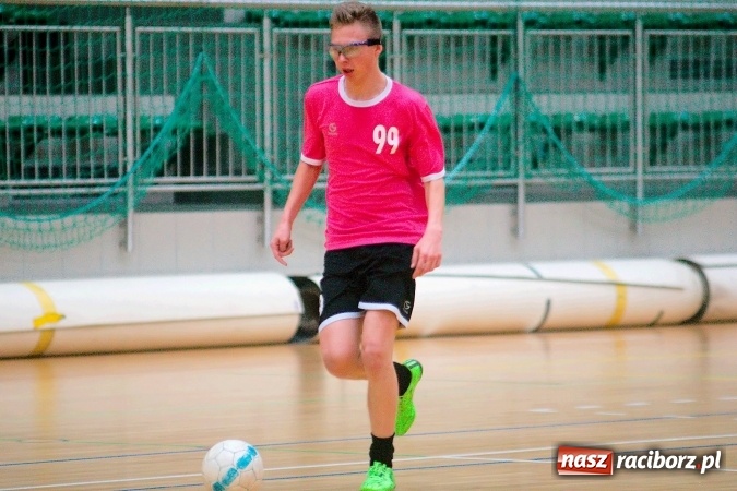 Zdjęcie w galerii na portalu naszraciborz.pl: Poniedziałkowe emocje w HLPN. Zwycięstwa IC Team i Wychylylybymy wiadomości z regionu