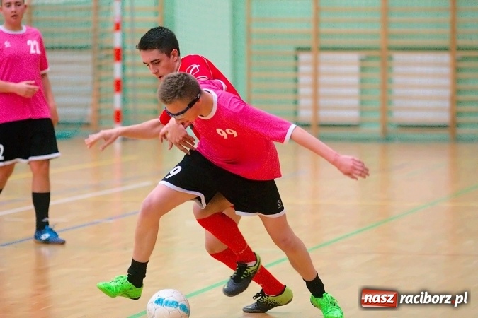 Zdjęcie w galerii na portalu naszraciborz.pl: Poniedziałkowe emocje w HLPN. Zwycięstwa IC Team i Wychylylybymy wiadomości z regionu