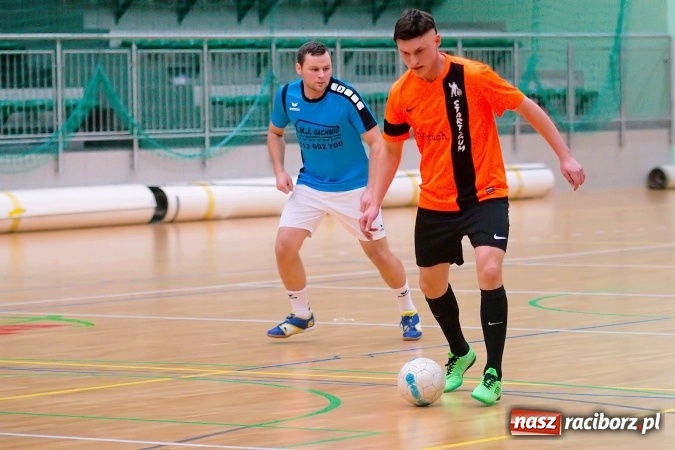 Zdjęcie w galerii na portalu naszraciborz.pl: Poniedziałkowe emocje w HLPN. Zwycięstwa IC Team i Wychylylybymy wiadomości z regionu