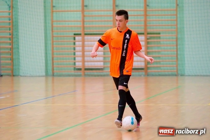 Zdjęcie w galerii na portalu naszraciborz.pl: Poniedziałkowe emocje w HLPN. Zwycięstwa IC Team i Wychylylybymy wiadomości z regionu