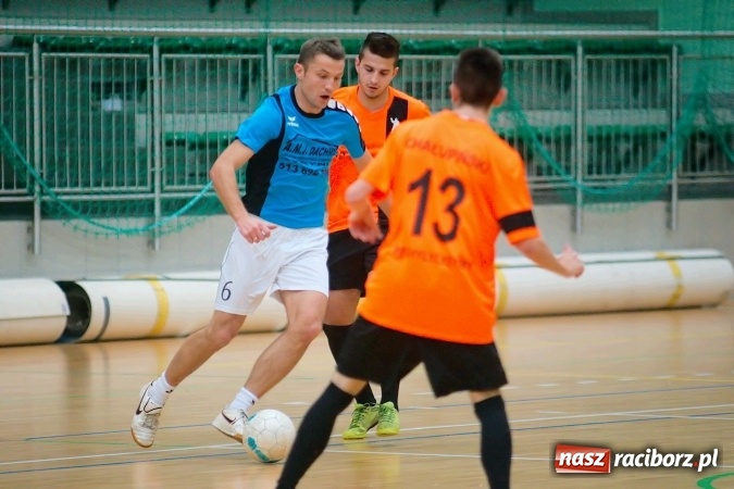 Zdjęcie w galerii na portalu naszraciborz.pl: Poniedziałkowe emocje w HLPN. Zwycięstwa IC Team i Wychylylybymy wiadomości z regionu
