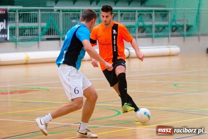 Zdjęcie w galerii na portalu naszraciborz.pl: Poniedziałkowe emocje w HLPN. Zwycięstwa IC Team i Wychylylybymy wiadomości z regionu