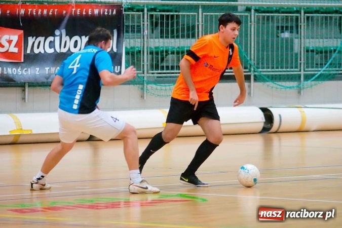 Zdjęcie w galerii na portalu naszraciborz.pl: Poniedziałkowe emocje w HLPN. Zwycięstwa IC Team i Wychylylybymy wiadomości z regionu