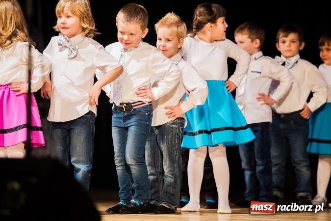 Zdjęcie w galerii na portalu naszraciborz.pl: Przedszkolaki wystąpiły dla swoich rodziców wiadomości z regionu