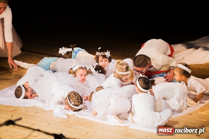 Zdjęcie w galerii na portalu naszraciborz.pl: Przedszkolaki wystąpiły dla swoich rodziców wiadomości z regionu