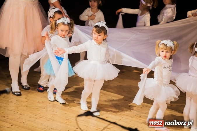 Zdjęcie w galerii na portalu naszraciborz.pl: Przedszkolaki wystąpiły dla swoich rodziców wiadomości z regionu