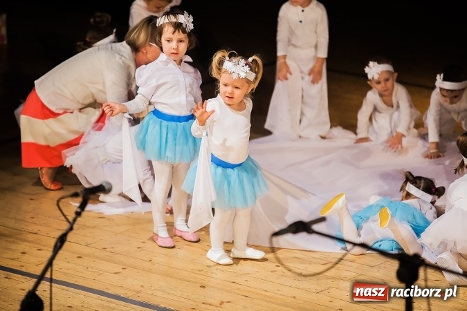 Zdjęcie w galerii na portalu naszraciborz.pl: Przedszkolaki wystąpiły dla swoich rodziców wiadomości z regionu