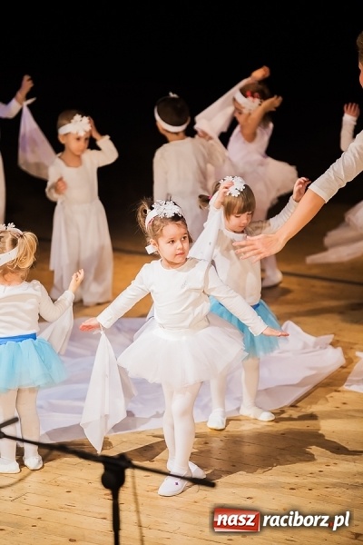 Zdjęcie w galerii na portalu naszraciborz.pl: Przedszkolaki wystąpiły dla swoich rodziców wiadomości z regionu