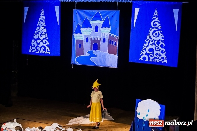 Zdjęcie w galerii na portalu naszraciborz.pl: Przedszkolaki wystąpiły dla swoich rodziców wiadomości z regionu