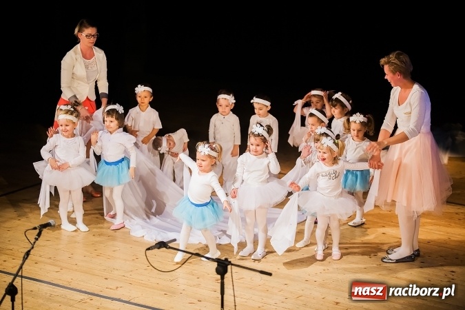 Zdjęcie w galerii na portalu naszraciborz.pl: Przedszkolaki wystąpiły dla swoich rodziców wiadomości z regionu
