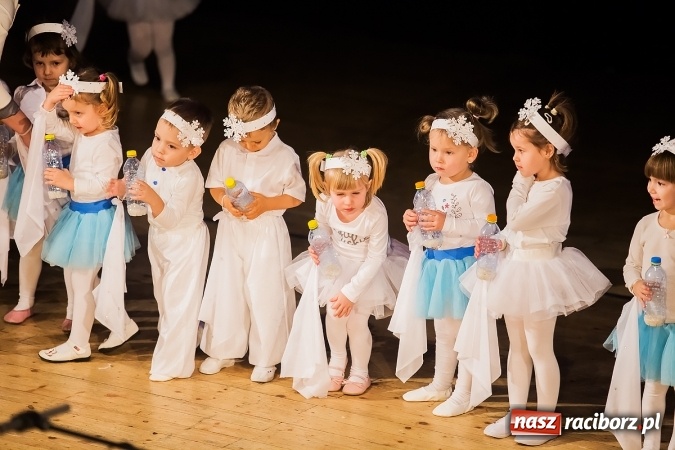Zdjęcie w galerii na portalu naszraciborz.pl: Przedszkolaki wystąpiły dla swoich rodziców wiadomości z regionu