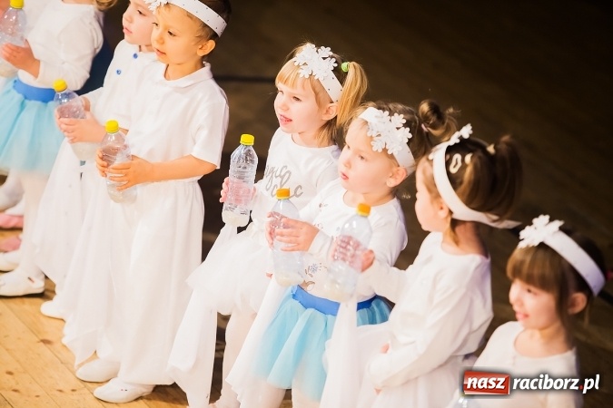 Zdjęcie w galerii na portalu naszraciborz.pl: Przedszkolaki wystąpiły dla swoich rodziców wiadomości z regionu