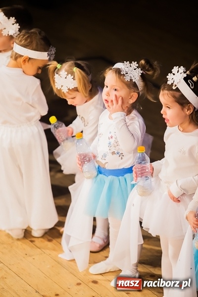 Zdjęcie w galerii na portalu naszraciborz.pl: Przedszkolaki wystąpiły dla swoich rodziców wiadomości z regionu