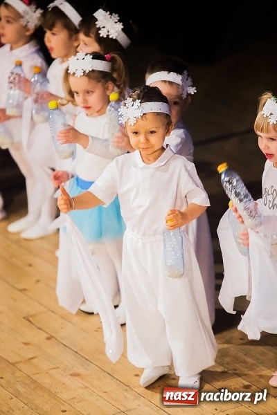 Zdjęcie w galerii na portalu naszraciborz.pl: Przedszkolaki wystąpiły dla swoich rodziców wiadomości z regionu