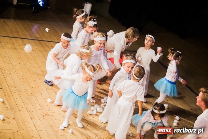 Zdjęcie w galerii na portalu naszraciborz.pl: Przedszkolaki wystąpiły dla swoich rodziców wiadomości z regionu