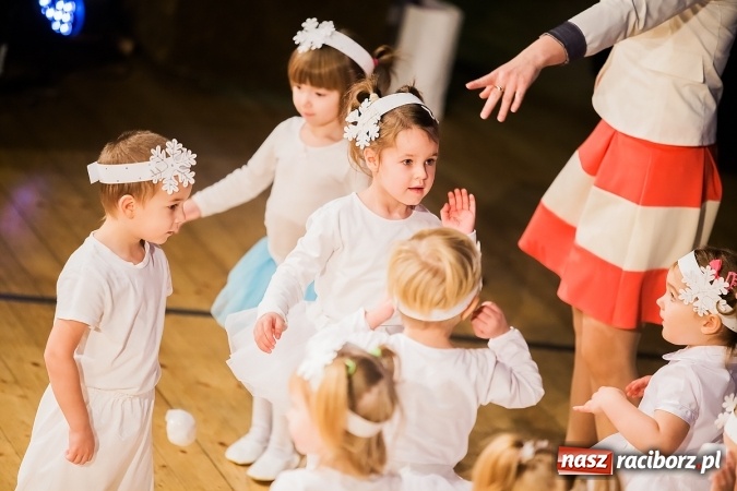 Zdjęcie w galerii na portalu naszraciborz.pl: Przedszkolaki wystąpiły dla swoich rodziców wiadomości z regionu