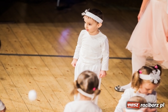 Zdjęcie w galerii na portalu naszraciborz.pl: Przedszkolaki wystąpiły dla swoich rodziców wiadomości z regionu