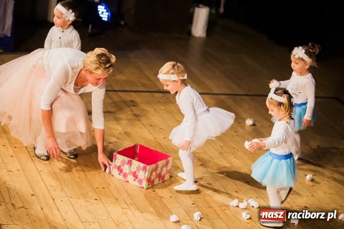 Zdjęcie w galerii na portalu naszraciborz.pl: Przedszkolaki wystąpiły dla swoich rodziców wiadomości z regionu