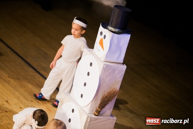 Zdjęcie w galerii na portalu naszraciborz.pl: Przedszkolaki wystąpiły dla swoich rodziców wiadomości z regionu