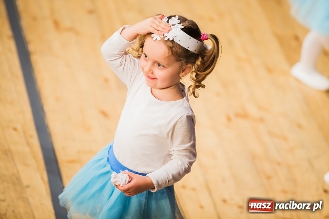 Zdjęcie w galerii na portalu naszraciborz.pl: Przedszkolaki wystąpiły dla swoich rodziców wiadomości z regionu