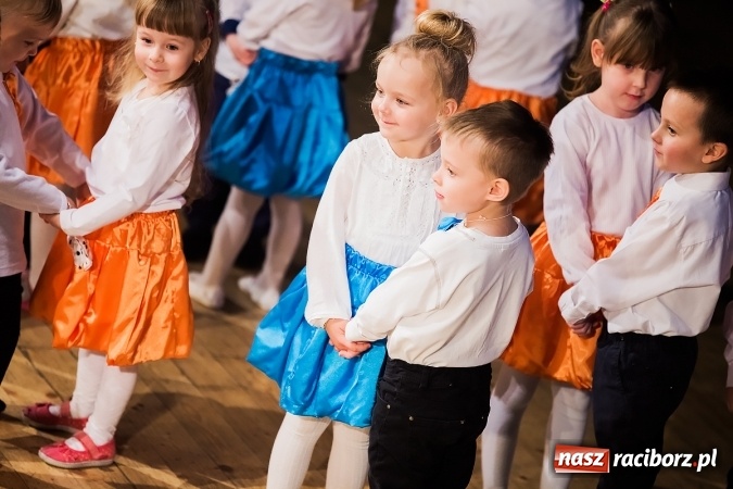 Zdjęcie w galerii na portalu naszraciborz.pl: Przedszkolaki wystąpiły dla swoich rodziców wiadomości z regionu