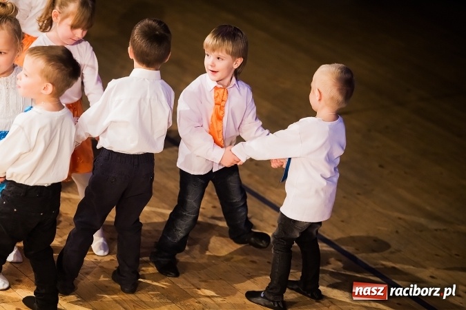 Zdjęcie w galerii na portalu naszraciborz.pl: Przedszkolaki wystąpiły dla swoich rodziców wiadomości z regionu