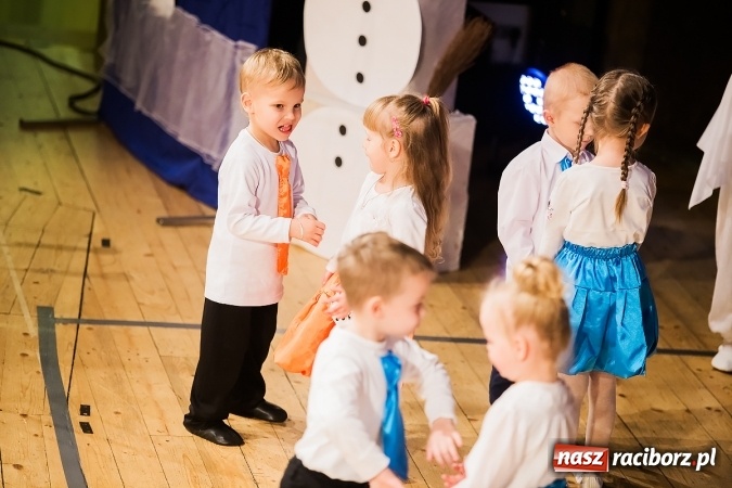 Zdjęcie w galerii na portalu naszraciborz.pl: Przedszkolaki wystąpiły dla swoich rodziców wiadomości z regionu