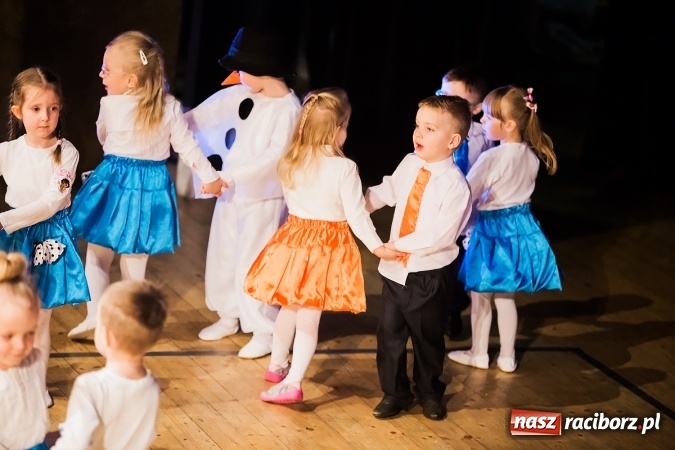 Zdjęcie w galerii na portalu naszraciborz.pl: Przedszkolaki wystąpiły dla swoich rodziców wiadomości z regionu