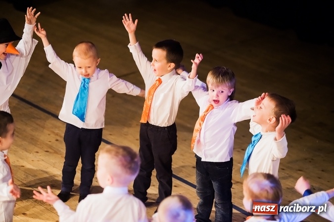 Zdjęcie w galerii na portalu naszraciborz.pl: Przedszkolaki wystąpiły dla swoich rodziców wiadomości z regionu