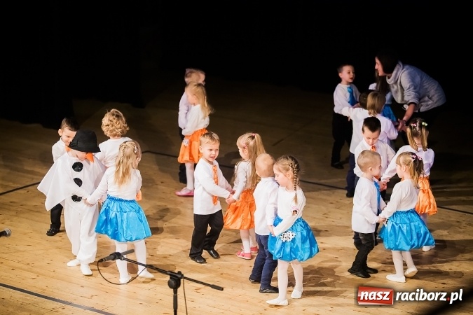 Zdjęcie w galerii na portalu naszraciborz.pl: Przedszkolaki wystąpiły dla swoich rodziców wiadomości z regionu