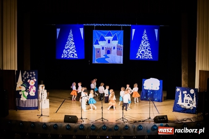Zdjęcie w galerii na portalu naszraciborz.pl: Przedszkolaki wystąpiły dla swoich rodziców wiadomości z regionu