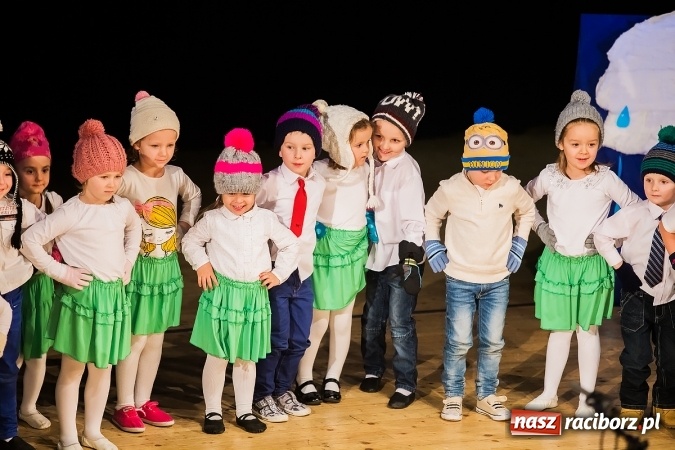 Zdjęcie w galerii na portalu naszraciborz.pl: Przedszkolaki wystąpiły dla swoich rodziców wiadomości z regionu