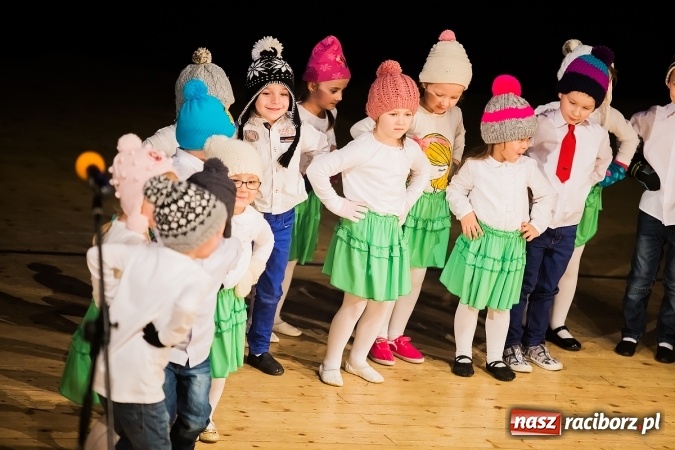 Zdjęcie w galerii na portalu naszraciborz.pl: Przedszkolaki wystąpiły dla swoich rodziców wiadomości z regionu