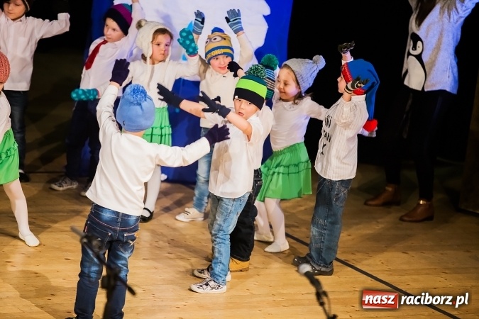 Zdjęcie w galerii na portalu naszraciborz.pl: Przedszkolaki wystąpiły dla swoich rodziców wiadomości z regionu