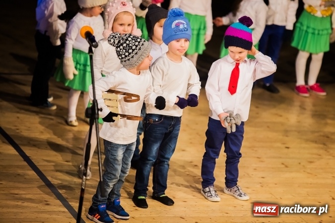 Zdjęcie w galerii na portalu naszraciborz.pl: Przedszkolaki wystąpiły dla swoich rodziców wiadomości z regionu