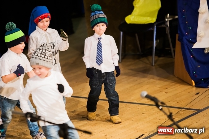 Zdjęcie w galerii na portalu naszraciborz.pl: Przedszkolaki wystąpiły dla swoich rodziców wiadomości z regionu