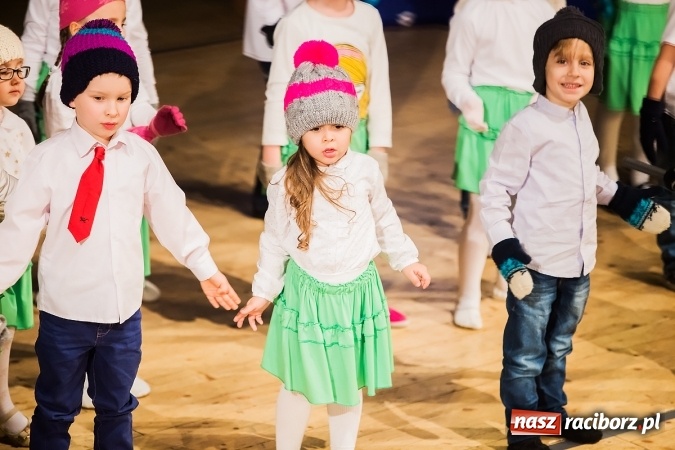 Zdjęcie w galerii na portalu naszraciborz.pl: Przedszkolaki wystąpiły dla swoich rodziców wiadomości z regionu