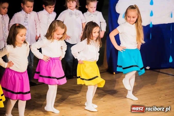 Zdjęcie w galerii na portalu naszraciborz.pl: Przedszkolaki wystąpiły dla swoich rodziców wiadomości z regionu