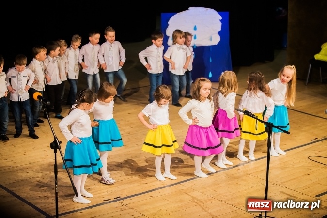 Zdjęcie w galerii na portalu naszraciborz.pl: Przedszkolaki wystąpiły dla swoich rodziców wiadomości z regionu