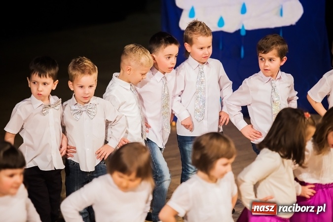 Zdjęcie w galerii na portalu naszraciborz.pl: Przedszkolaki wystąpiły dla swoich rodziców wiadomości z regionu