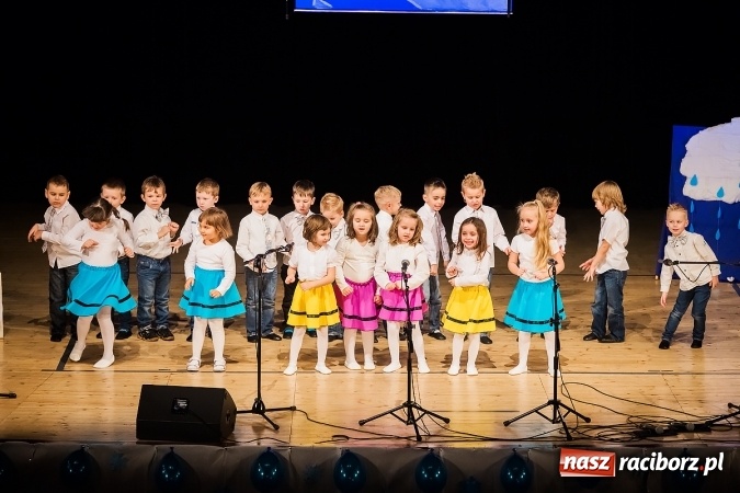 Zdjęcie w galerii na portalu naszraciborz.pl: Przedszkolaki wystąpiły dla swoich rodziców wiadomości z regionu