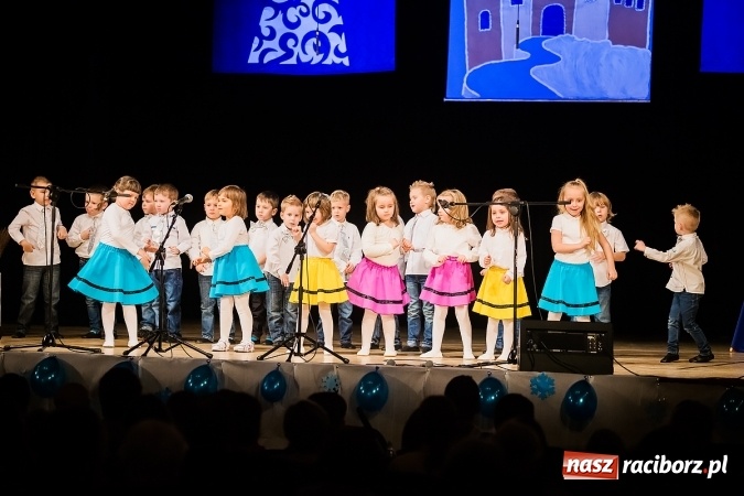 Zdjęcie w galerii na portalu naszraciborz.pl: Przedszkolaki wystąpiły dla swoich rodziców wiadomości z regionu