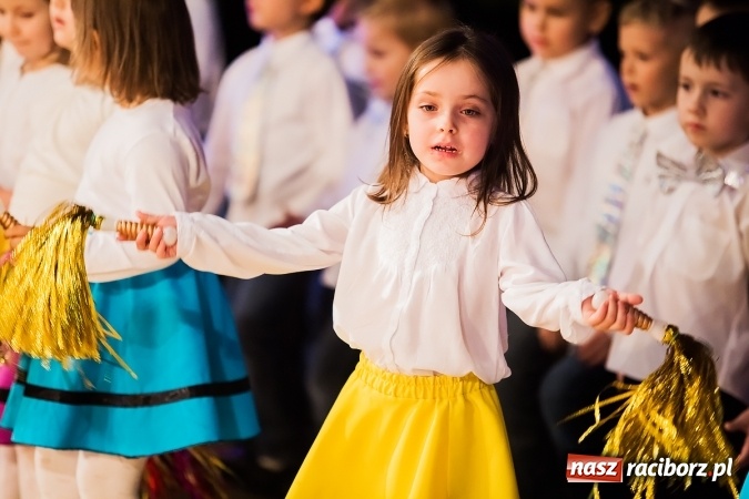 Zdjęcie w galerii na portalu naszraciborz.pl: Przedszkolaki wystąpiły dla swoich rodziców wiadomości z regionu